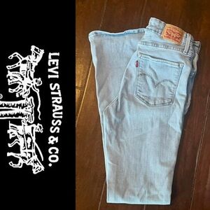 Levi's Light Wash boot cut  Jeans - Woman’s jeans 725 high rise bootcut